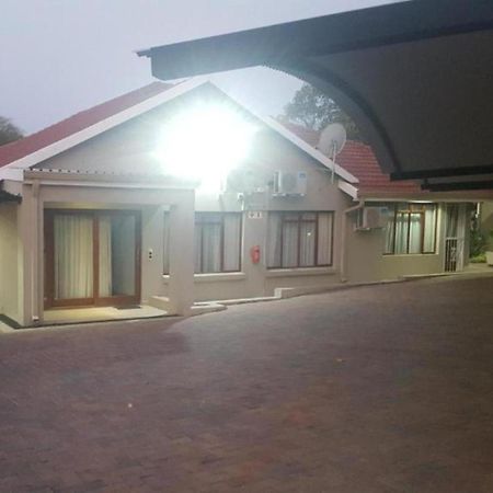 Bonim Guesthouse - Aka Magisha Guesthouse Mbombela Bagian luar foto