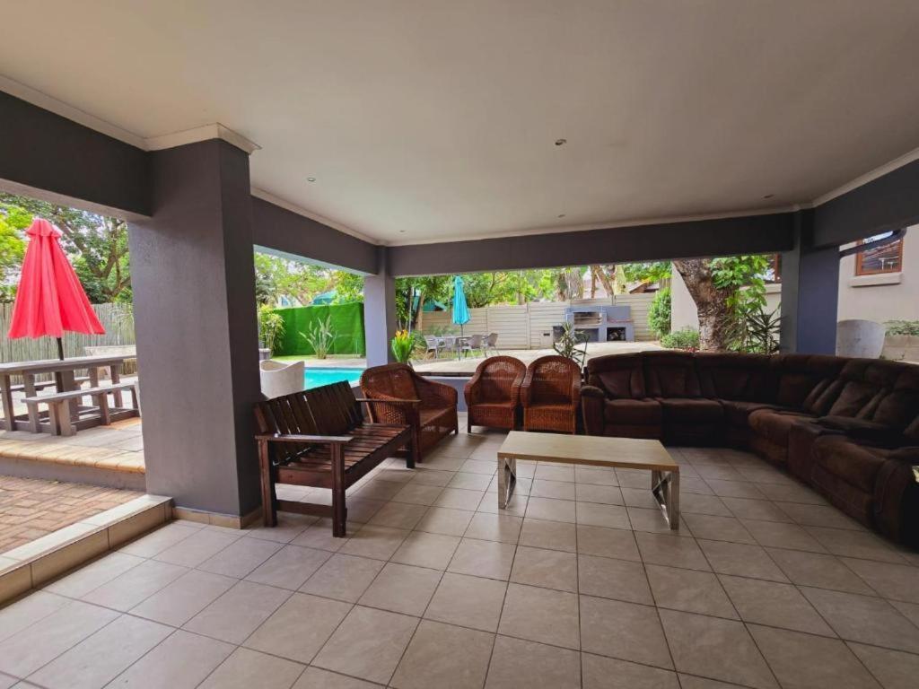 Bonim Guesthouse - Aka Magisha Guesthouse Mbombela Bagian luar foto