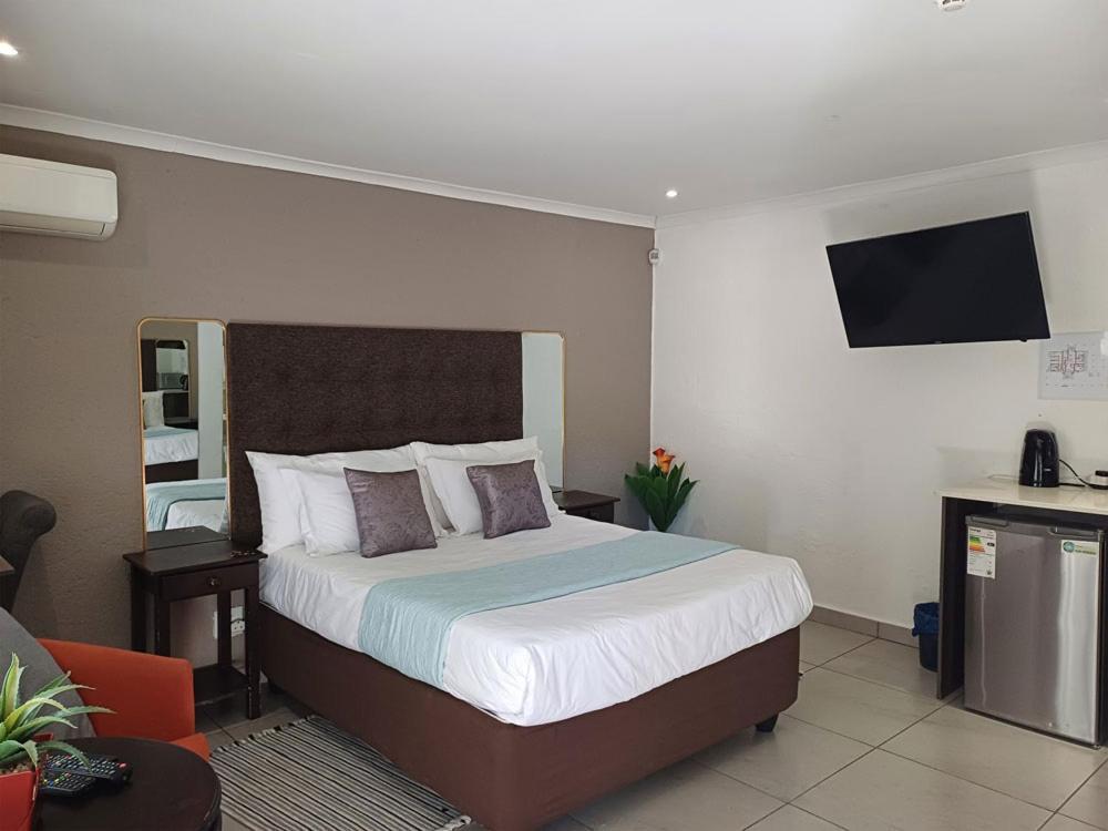 Bonim Guesthouse - Aka Magisha Guesthouse Mbombela Bagian luar foto